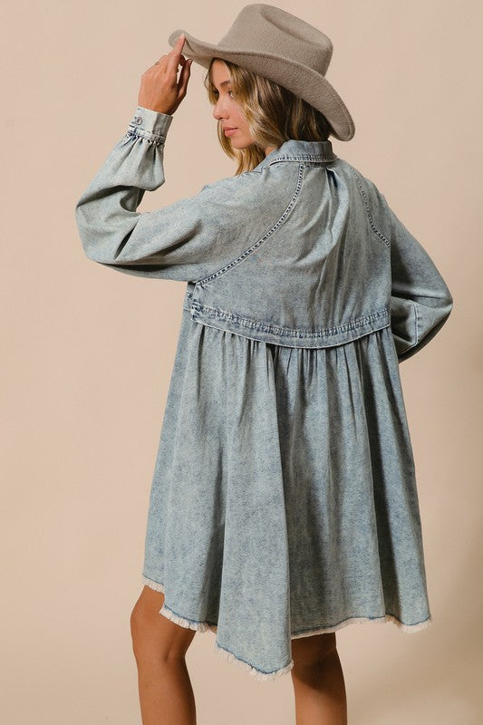 Dames Knoopjurk van Licht Denim met Mineral Wash 4