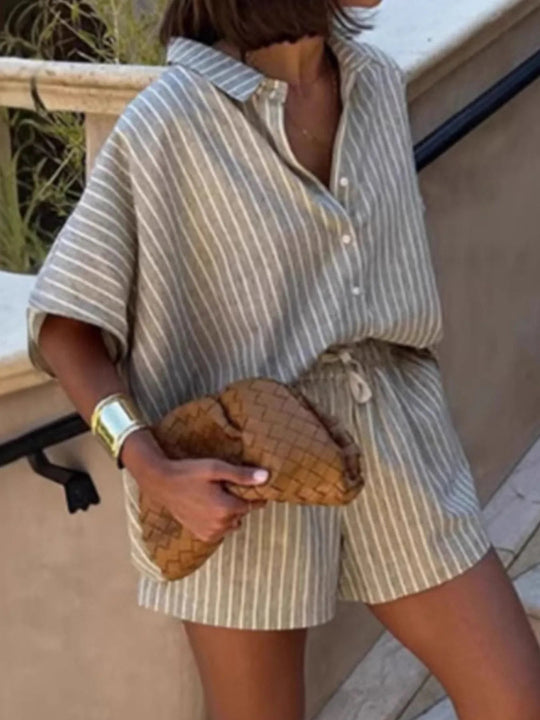 Dames Twee-delige Set met Gestreepte Linnen Shirt en Shorts 1