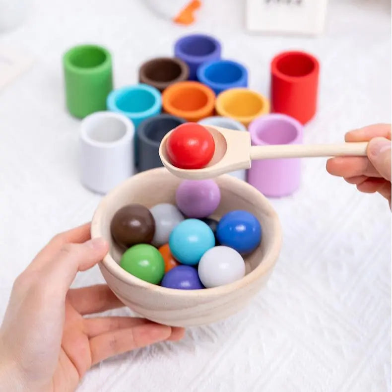 Educatief Kinderspel met Regenboog Ballen en Bekers 3