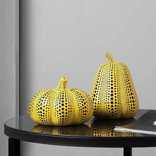 Moderne Pompoen Sculptuur in Kusama-Stijl 1
