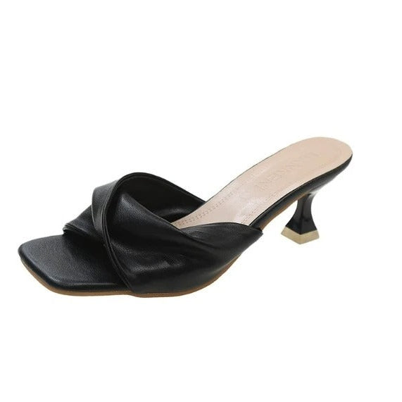 Dames muiltjes met spitse neus en hoge hak