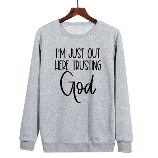 I'm Just Out Here Trusting GOD - Sweatshirt Belleza