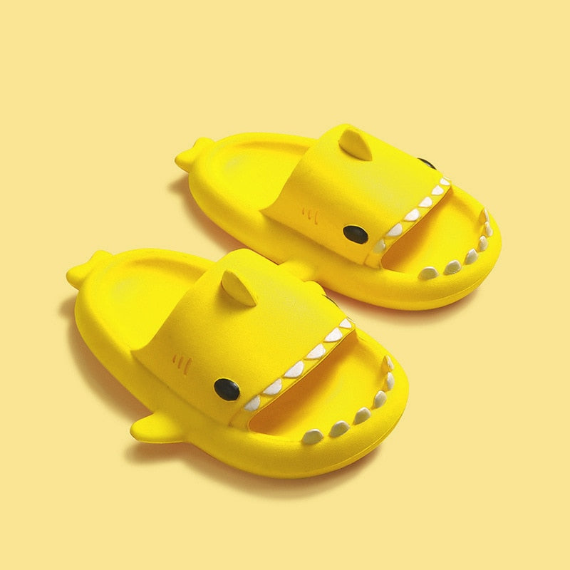 Baby en kinder slippers met haai Belleza