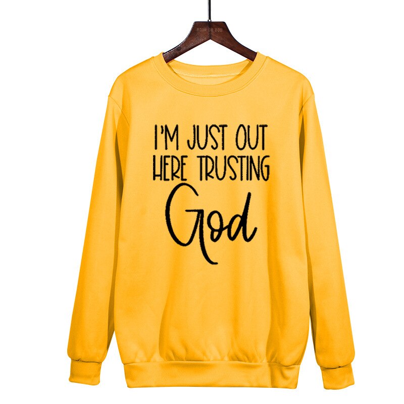 I'm Just Out Here Trusting GOD - Sweatshirt Belleza