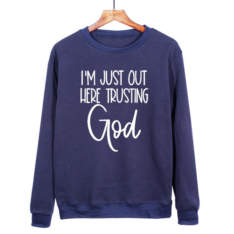 I'm Just Out Here Trusting GOD - Sweatshirt Belleza