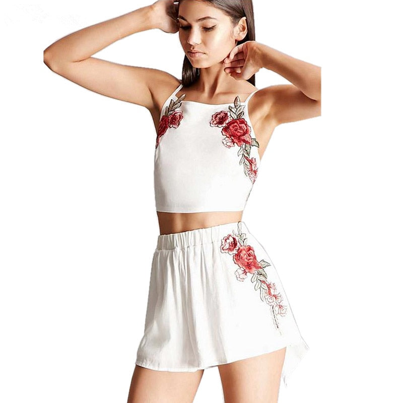 Set met geborduurde crop top en short met bloemen Belleza