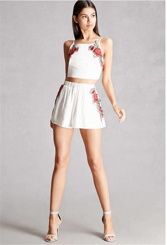 Set met geborduurde crop top en short met bloemen Belleza