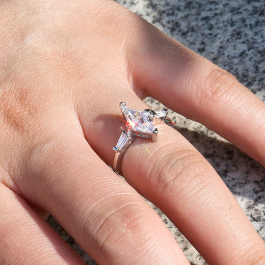 Horse Eye Solitaire Verlovingsring Belleza