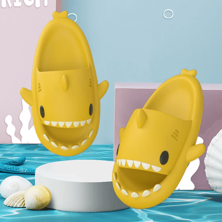 Baby en kinder slippers met haai Belleza