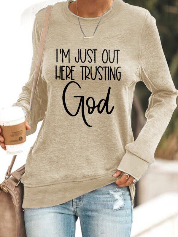 I'm Just Out Here Trusting GOD - Sweatshirt Belleza